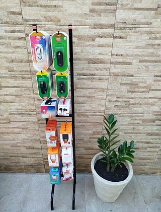 EXPOSITOR COM MERCADORIAS DE ALTO GIRO MARGEM DE LUCRO DE 70%